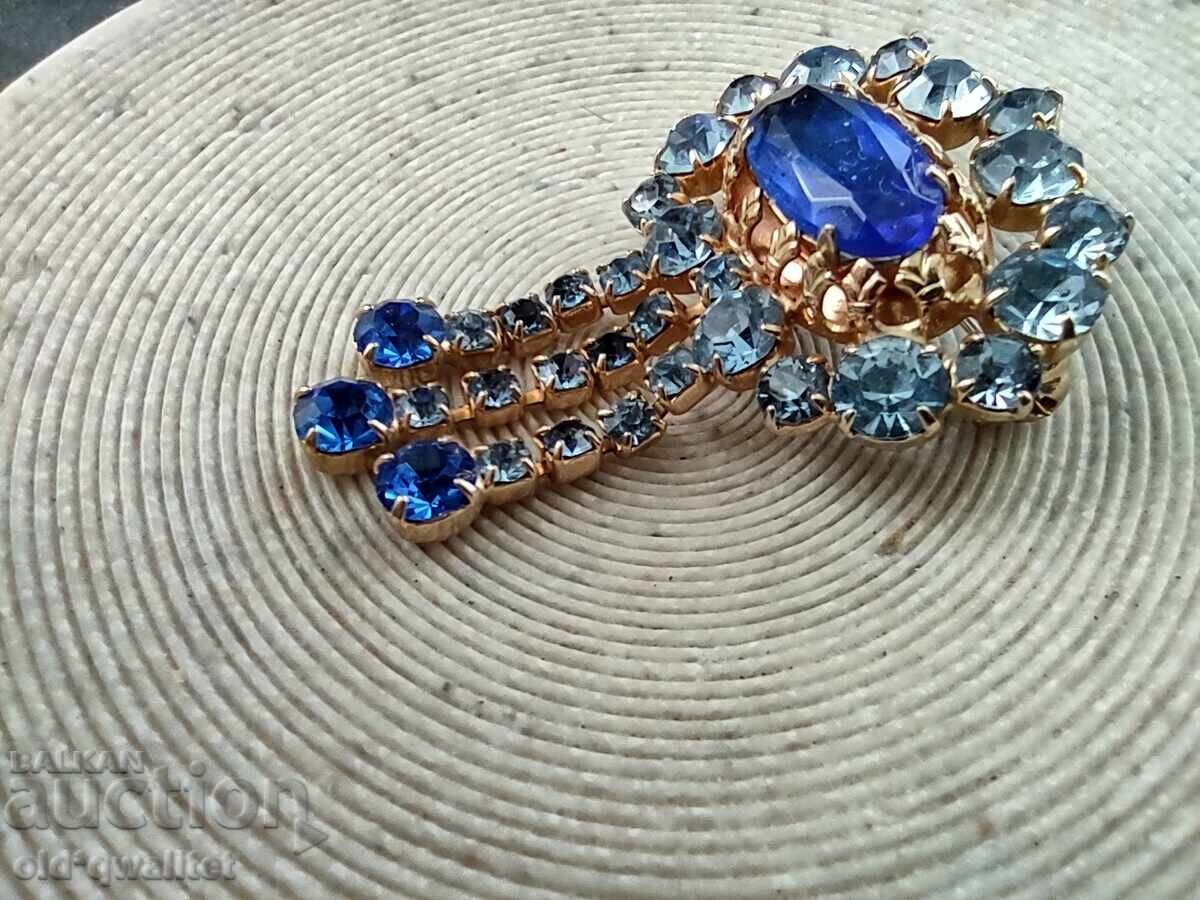 Delivery of Old charming BROOCH