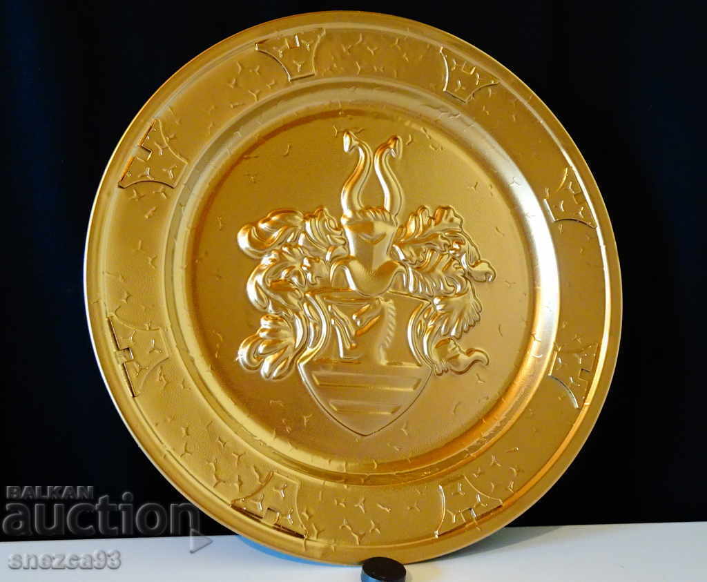 Farfurie de perete, panou cu cavaler, cal în picioare, ornamente