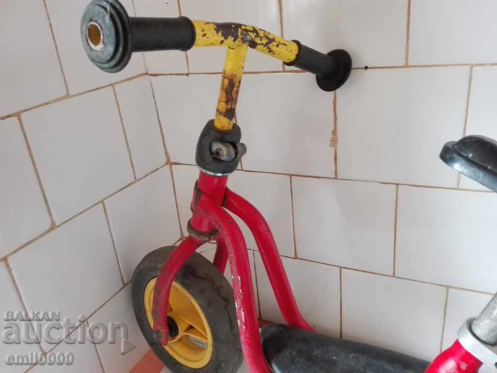 Δημοπρασία Παλιά παιδικά ποδήλατα (σκούτερ). Δημοπρασία Παλιά παιδικά ποδήλατα (σκούτερ).