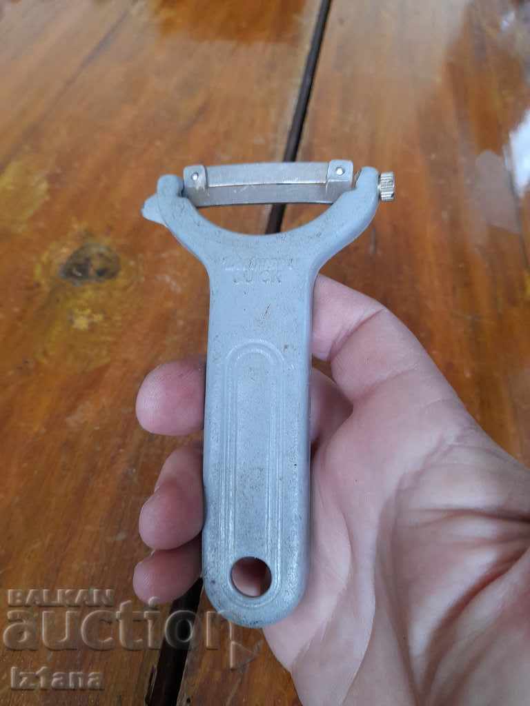 Παλιά αποφλοιωτής πατάτας με τιμή 6.00 BGN | € 3.07 Παλιά αποφλοιωτής πατάτας με τιμή 6.00 BGN | € 3.07