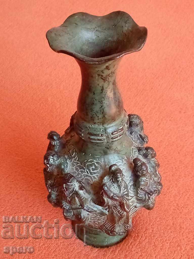 Vase, bronze. China