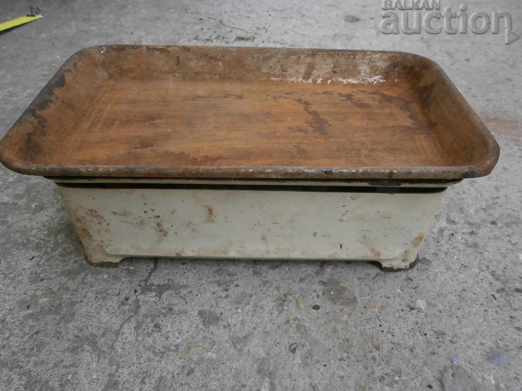 Delivery of retro vintage home scale scales 60s Delivery of retro vintage home scale scales 60s