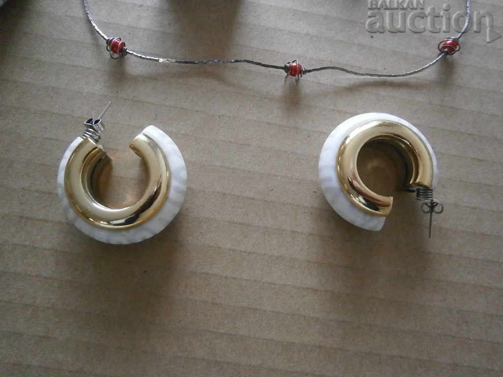lot of retro vintage jewelry with price 21.00 BGN | € 10.74 lot of retro vintage jewelry with price 21.00 BGN | € 10.74