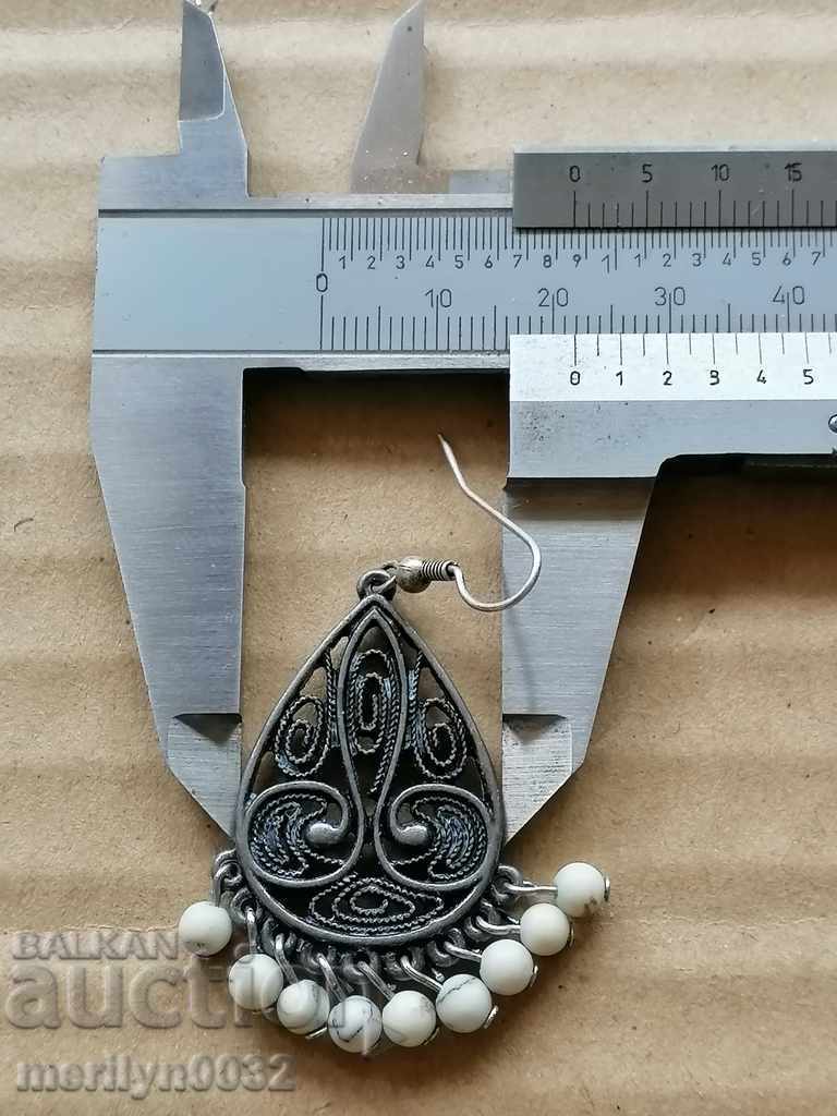 Auction  A pair of boutique earrings, jewelry, earrings