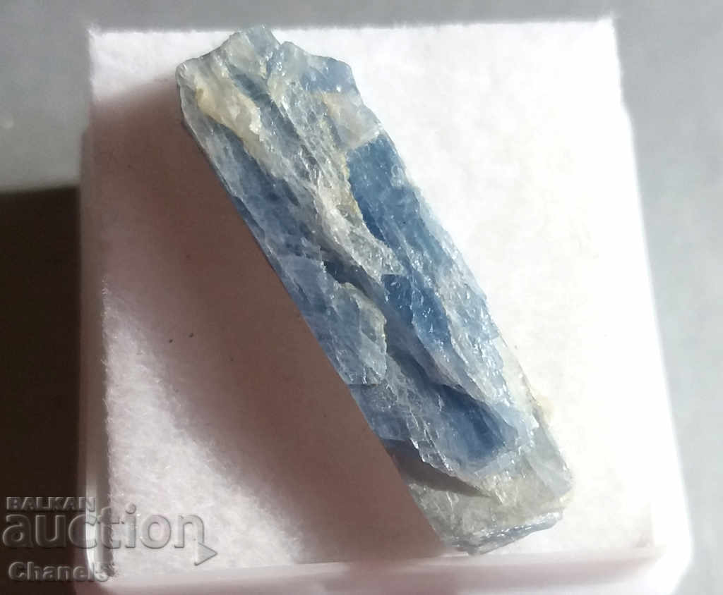 Auction  NATURAL RAW KIANITE - 10.00 carats (441)