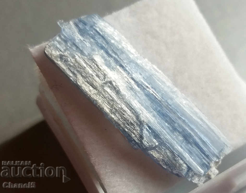 Auction  NATURAL RAW KIANITE - 6.40 carats (443)