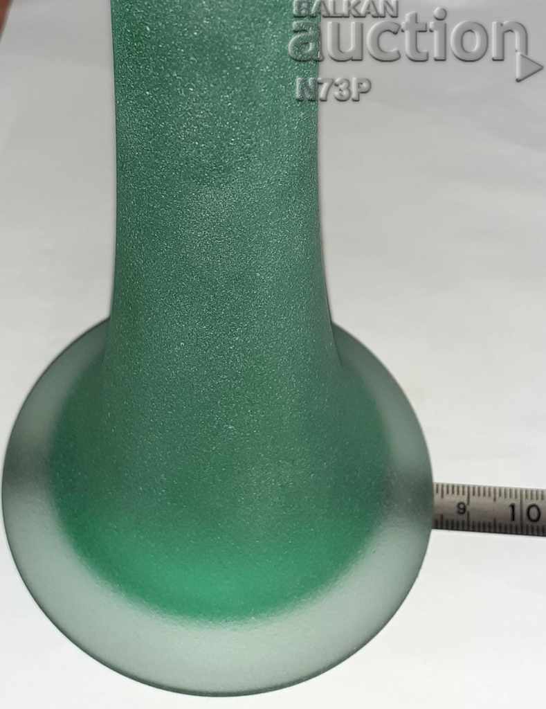 Auction  VASE. COLORED GLASS. COLLECTION.