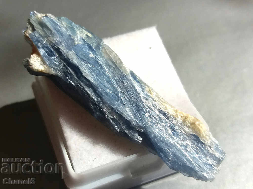 NATURAL RAW KIANITE - 26.25 carats (453) with price 15.00 BGN | € 7.67 NATURAL RAW KIANITE - 26.25 carats (453) with price 15.00 BGN | € 7.67