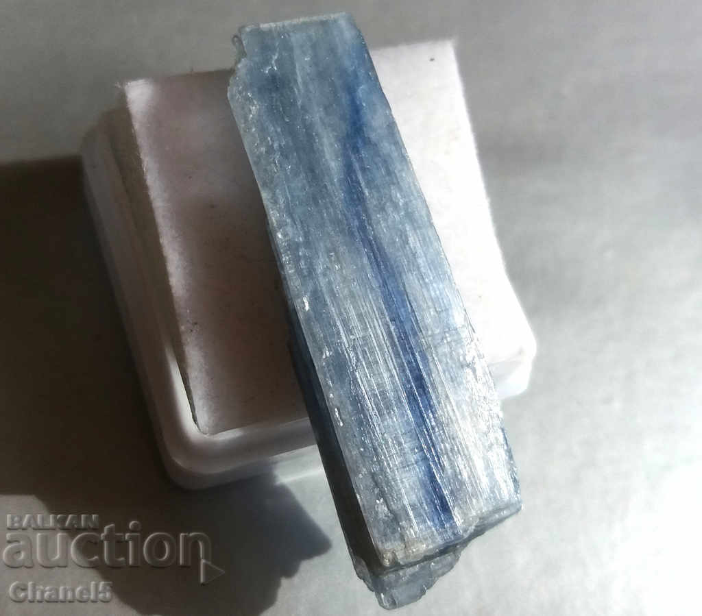 NATURAL RAW KIANITE - 31.95 carats (454) with price 19.00 BGN | € 9.71 NATURAL RAW KIANITE - 31.95 carats (454) with price 19.00 BGN | € 9.71