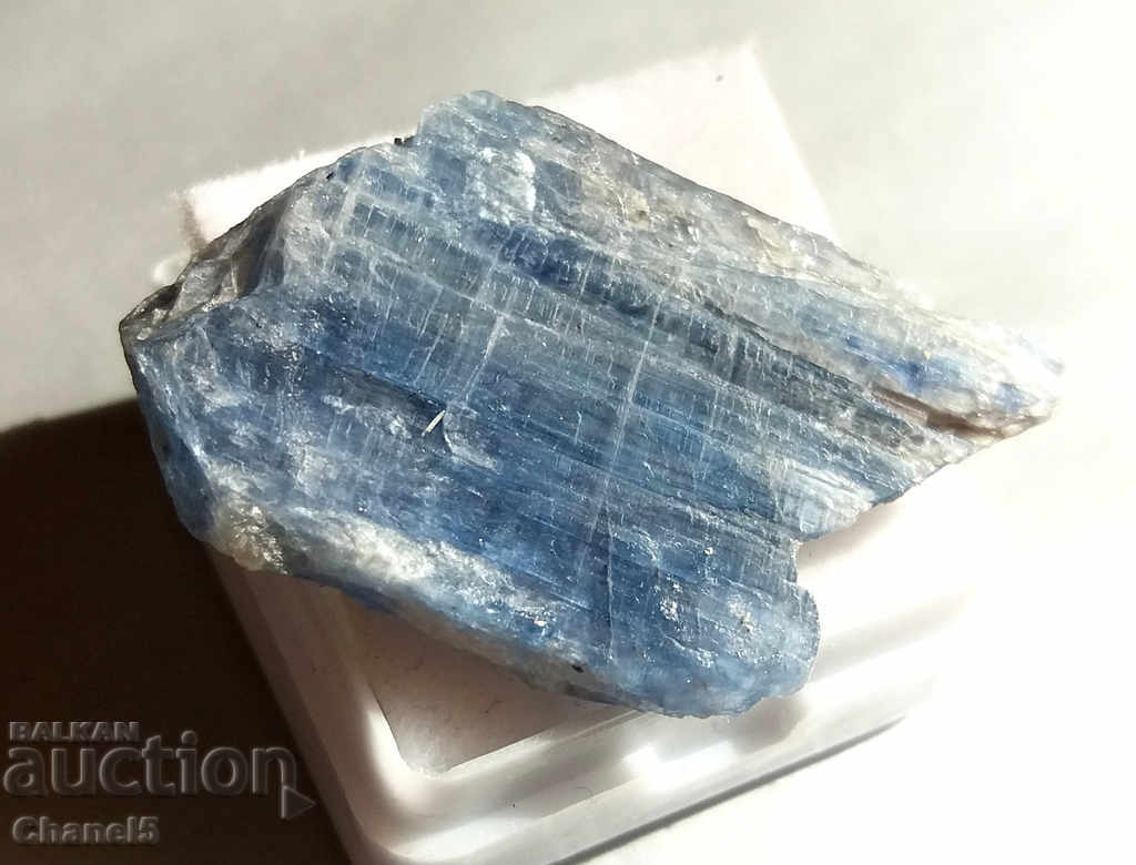 Auction  NATURAL RAW KIANITE - 37.80 carats (455)