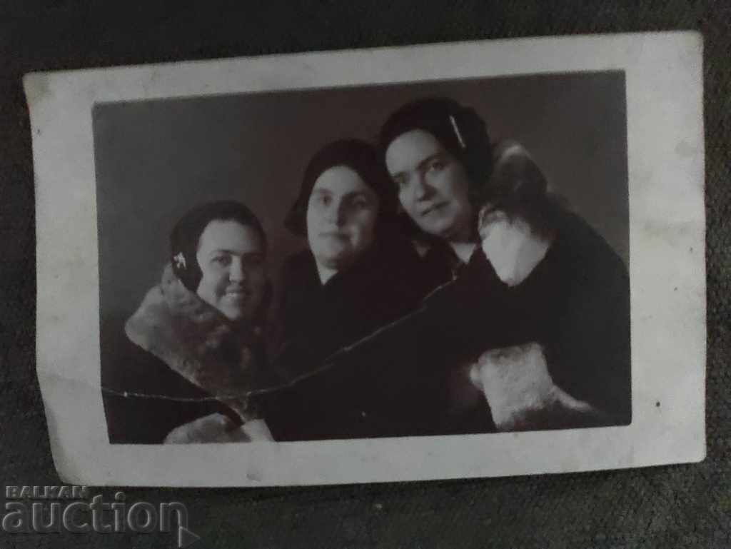 Pentru amintire: cele trei surori 1931 Lom