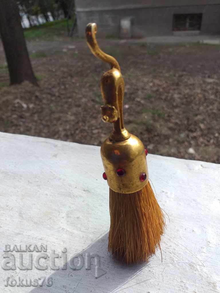 Delivery of OLD SHAVING BRUSH CAT BRONZE Delivery of OLD SHAVING BRUSH CAT BRONZE