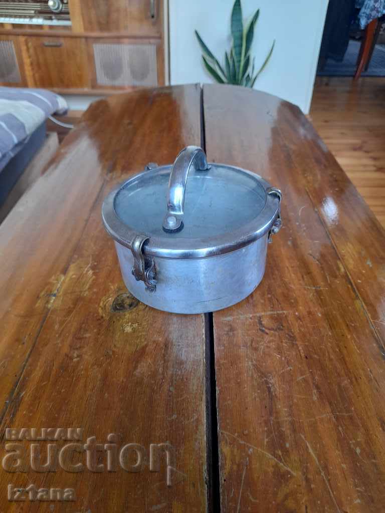 Ένα παλιό κουτί για φαγητό με τιμή 15.00 BGN | € 7.67 Ένα παλιό κουτί για φαγητό με τιμή 15.00 BGN | € 7.67