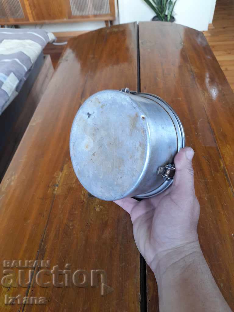 Παράδοση Ένα παλιό κουτί για φαγητό Παράδοση Ένα παλιό κουτί για φαγητό