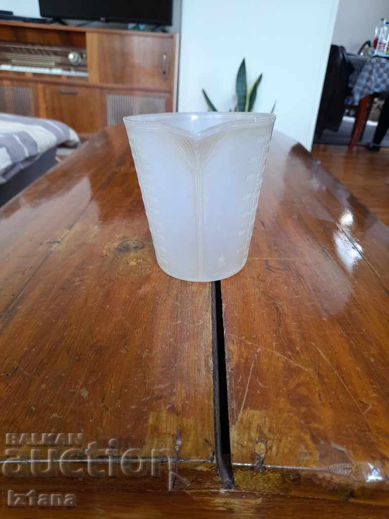 Delivery of Old measuring jug Delivery of Old measuring jug