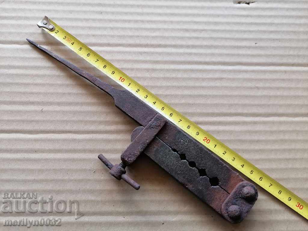 Δημοπρασία Παλιό εργαλείο μήτρας ίντσας για κορμούς πυριτόλιθου Δημοπρασία Παλιό εργαλείο μήτρας ίντσας για κορμούς πυριτόλιθου