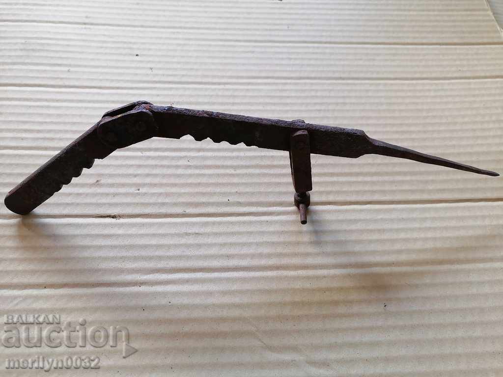 Παράδοση Παλιό εργαλείο μήτρας ίντσας για κορμούς πυριτόλιθου Παράδοση Παλιό εργαλείο μήτρας ίντσας για κορμούς πυριτόλιθου