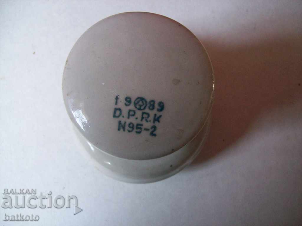 Πολύ παλιοί μονωτές από τη δημοκρατική Κορέα με τιμή 9.00 BGN | € 4.60 Πολύ παλιοί μονωτές από τη δημοκρατική Κορέα με τιμή 9.00 BGN | € 4.60