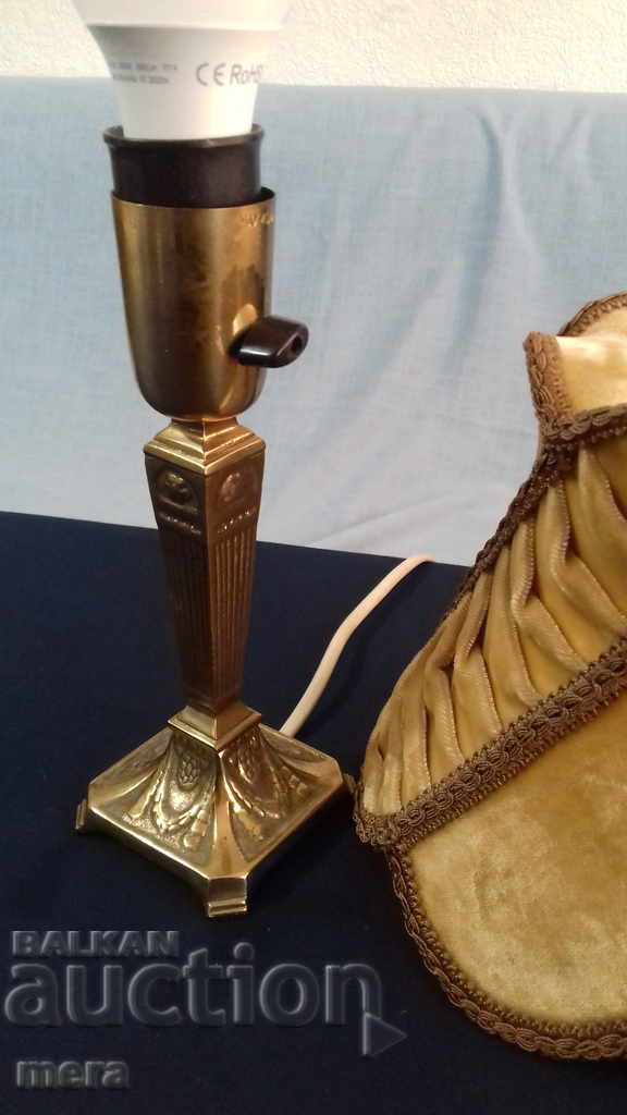 Auction Exquisite bronze night lamp Auction Exquisite bronze night lamp