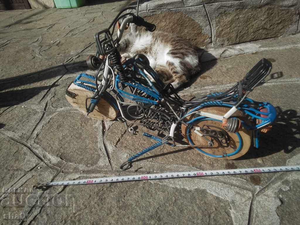 Livrarea Harley Davidson. Bicicletă mare realizată manual Livrarea Harley Davidson. Bicicletă mare realizată manual