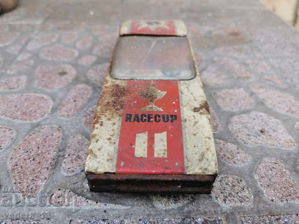 Ένα παλιό τσίγκινο παιχνίδι με τιμή 10.00 BGN | € 5.11 Ένα παλιό τσίγκινο παιχνίδι με τιμή 10.00 BGN | € 5.11