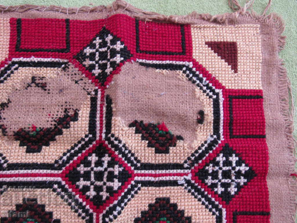 Licitație Pernă lucrată manual cu fire de lână din anii 1930