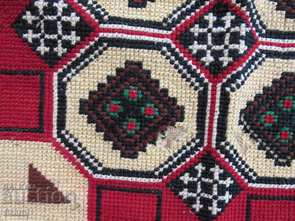 Pernă lucrată manual cu fire de lână din anii 1930 - 5