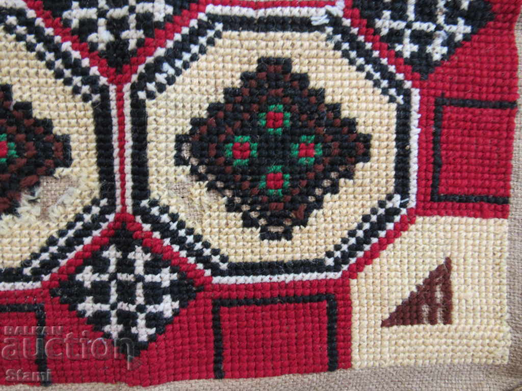 Pernă lucrată manual cu fire de lână din anii 1930 - 6