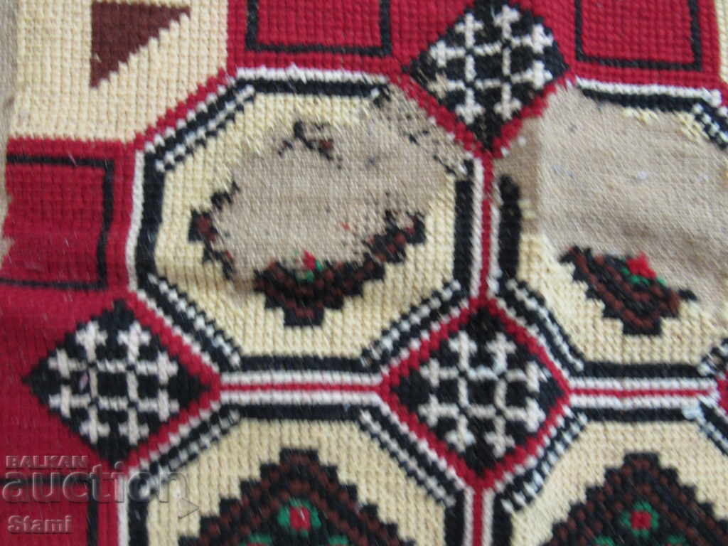 Pernă lucrată manual cu fire de lână din anii 1930 - 7