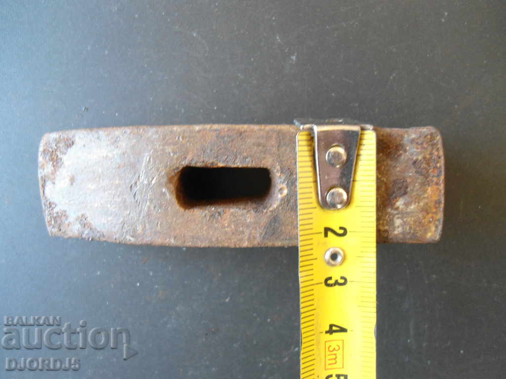 Delivery of An old hammer Delivery of An old hammer