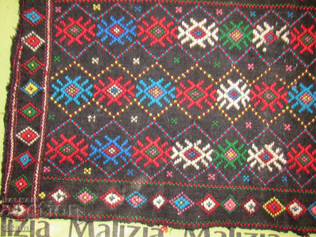 Licitație Pernă lucrată manual cu fire de lână din anii 1930