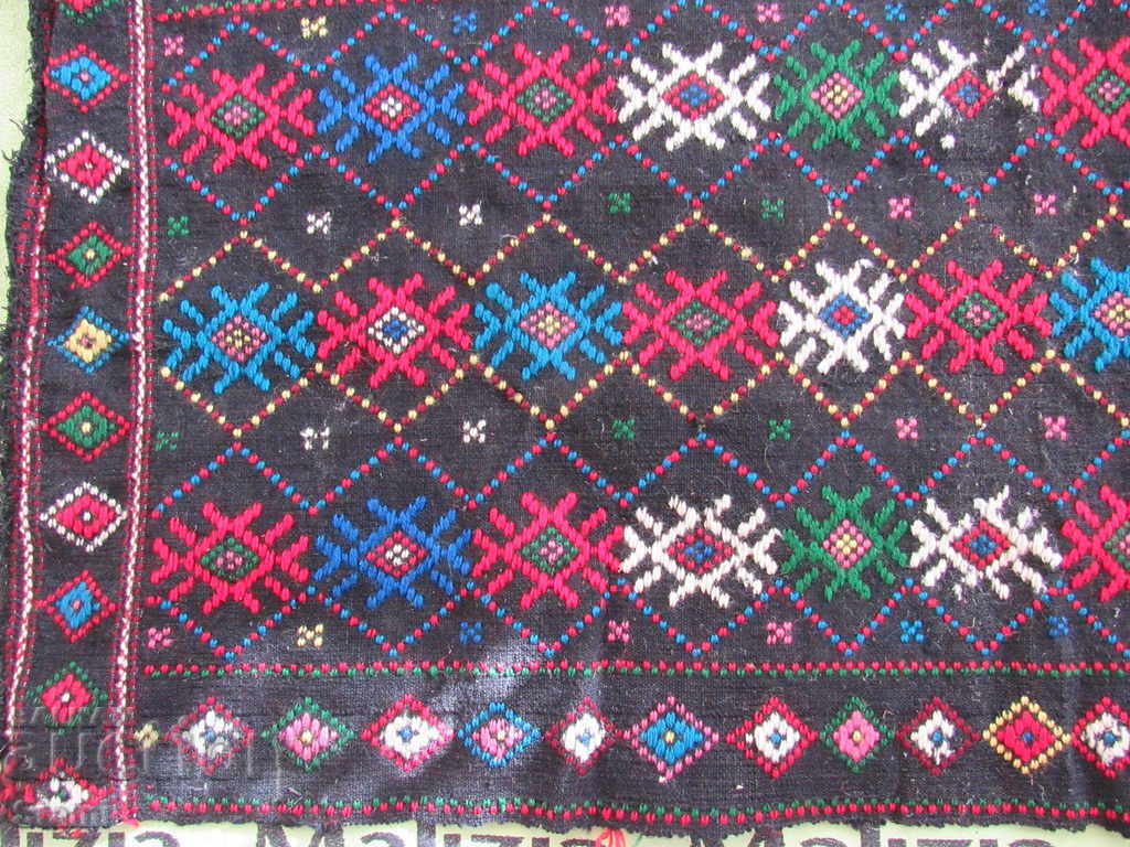 Pernă lucrată manual cu fire de lână din anii 1930 - 6