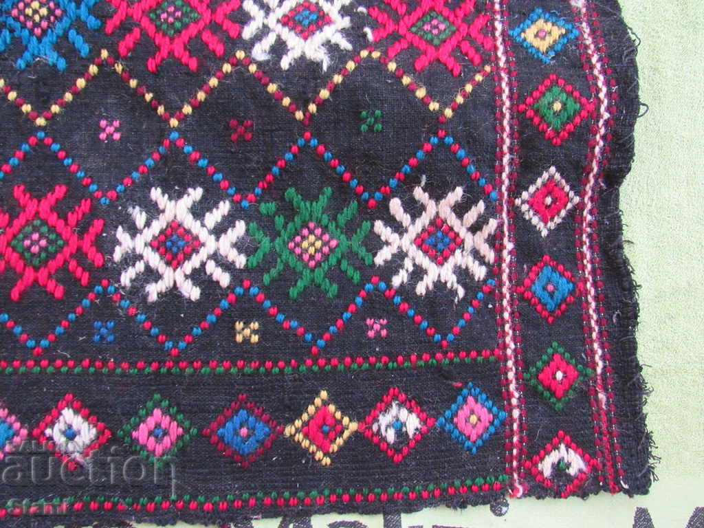 Pernă lucrată manual cu fire de lână din anii 1930 - 7