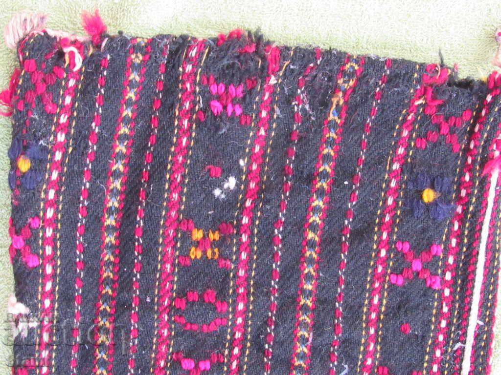 Auction An old hand-woven woolen trap bag from the beginning of the 20th century Auction An old hand-woven woolen trap bag from the beginning of the 20th century