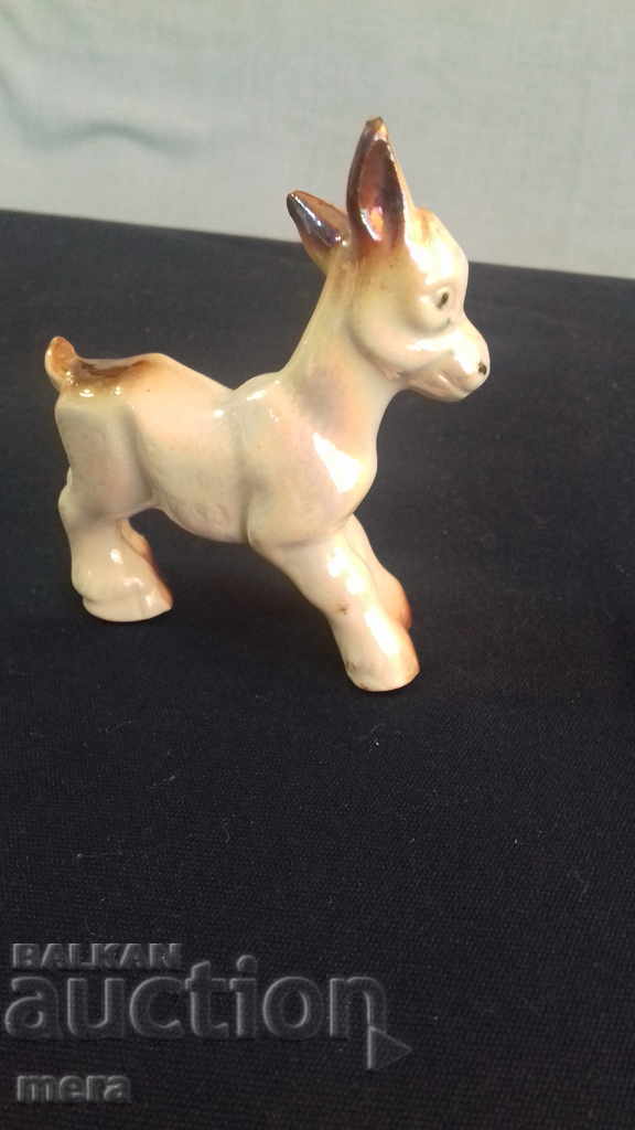 Δημοπρασία Κατσικίσιο πορσελάνης Δημοπρασία Κατσικίσιο πορσελάνης