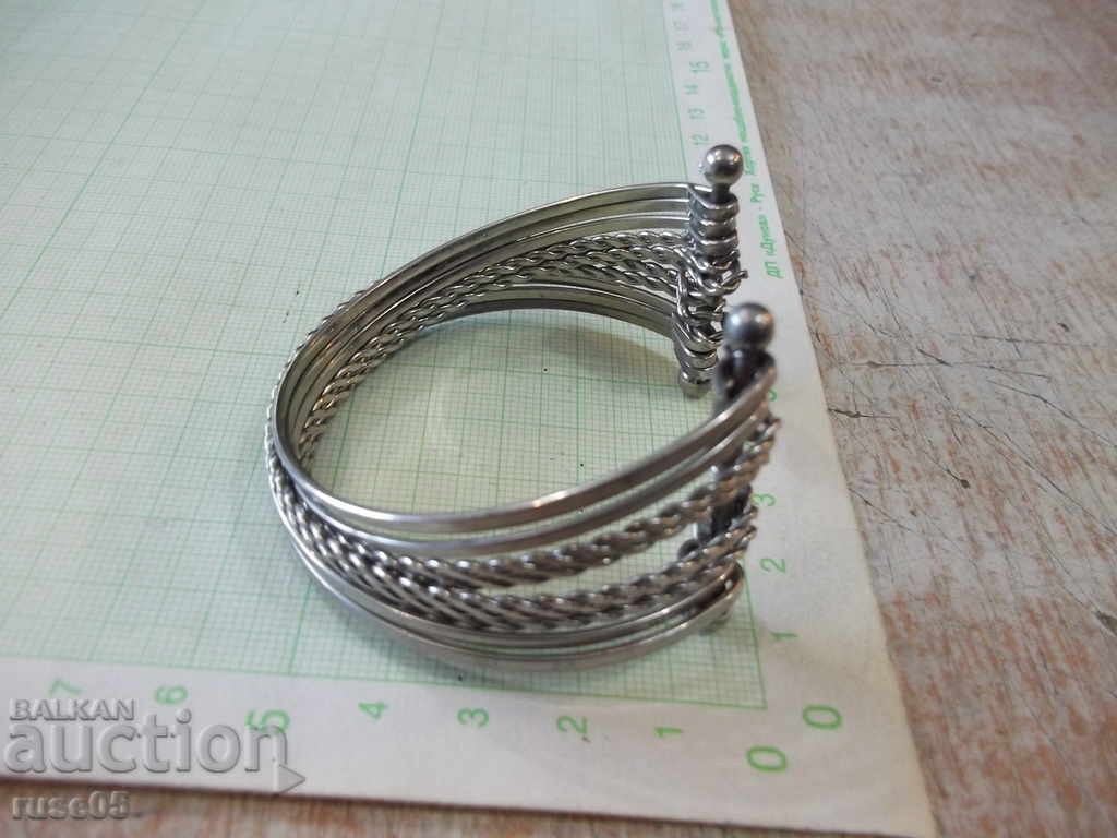 Доставка на Гривна единайсетсекторна метална Доставка на Гривна единайсетсекторна метална