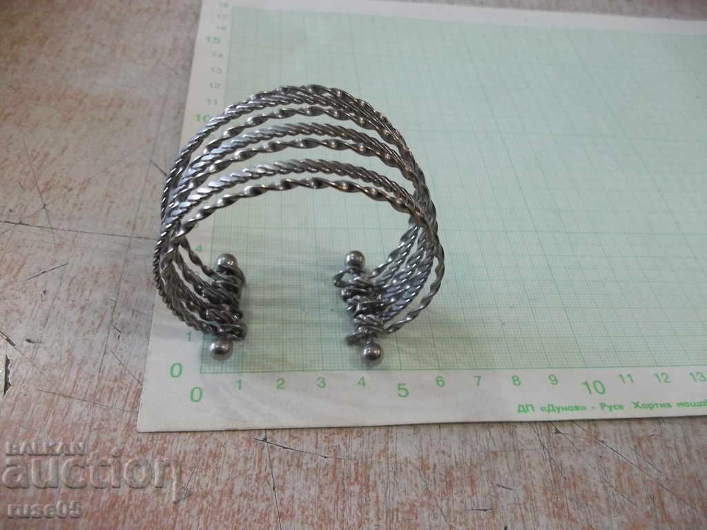 Seven-sector metal bracelet