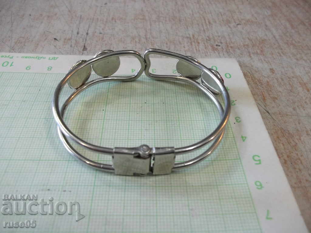 Доставка на Гривна разтваряща се с червени камъни Доставка на Гривна разтваряща се с червени камъни