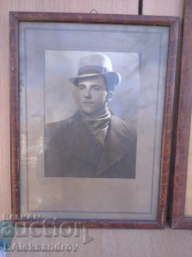 Lot of old framed photos with price 10.00 BGN | € 5.11 Lot of old framed photos with price 10.00 BGN | € 5.11