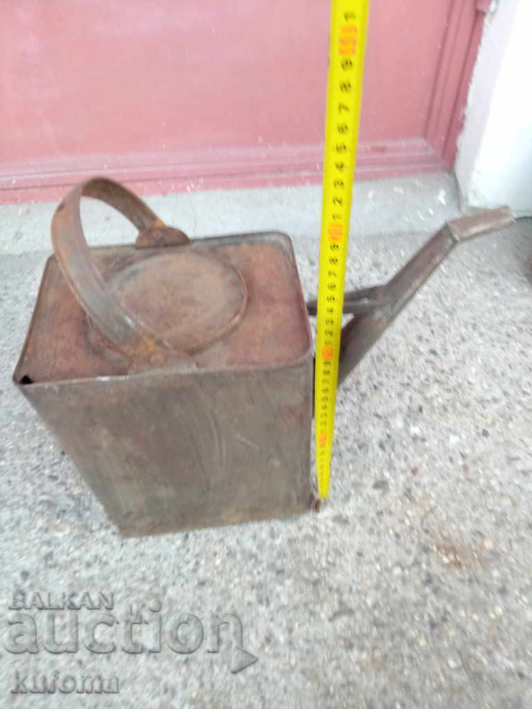 Old watering can with price 19.99 BGN | € 10.22 Old watering can with price 19.99 BGN | € 10.22