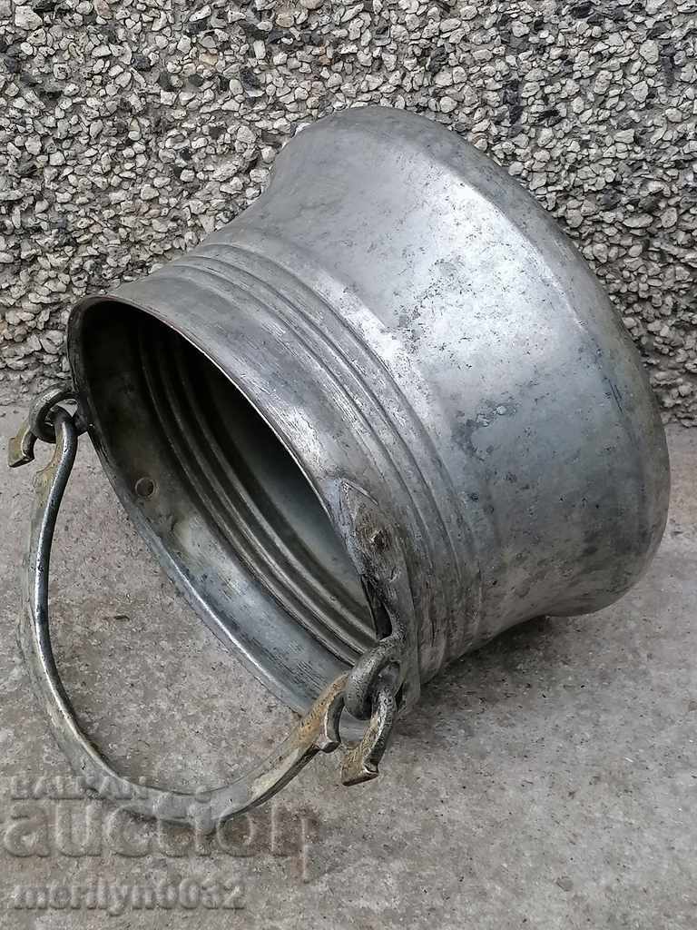 Auction Old copper cauldron, copper, cauldron, forged vessel Auction Old copper cauldron, copper, cauldron, forged vessel