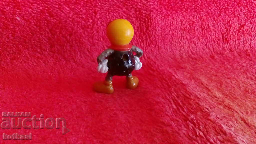 Auction  A small figure