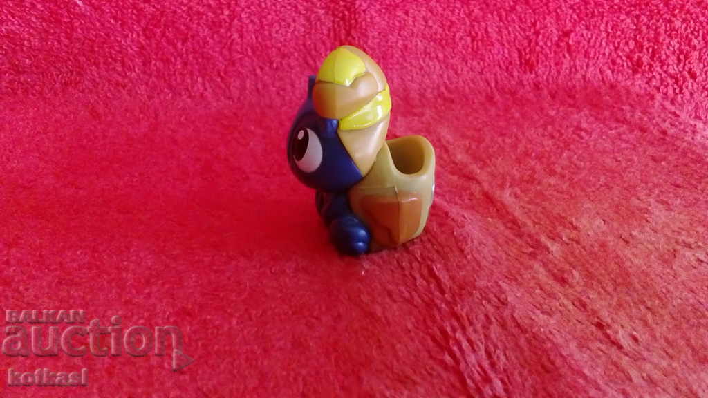 Delivery of a small figurine Delivery of a small figurine