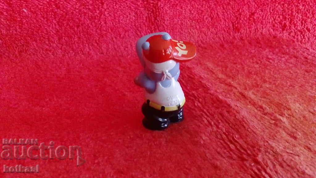 Auction A small figure Auction A small figure