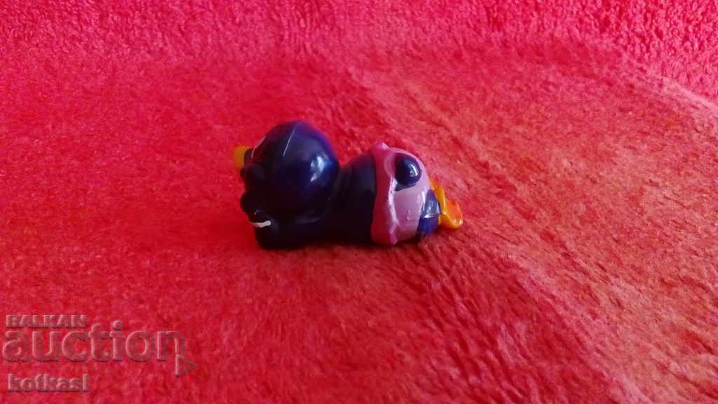 Auction A small figure Auction A small figure