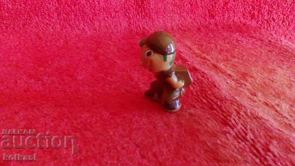 Delivery of Small figurine Child