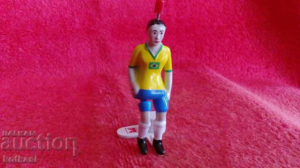 Figurină sportivă din metal jucător de fotbal din Brazilia