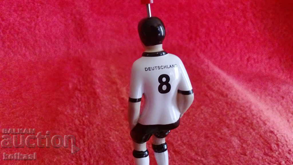 Παράδοση Μεταλλική αθλητική φιγούρα ποδοσφαιριστή Γερμανίας Παράδοση Μεταλλική αθλητική φιγούρα ποδοσφαιριστή Γερμανίας
