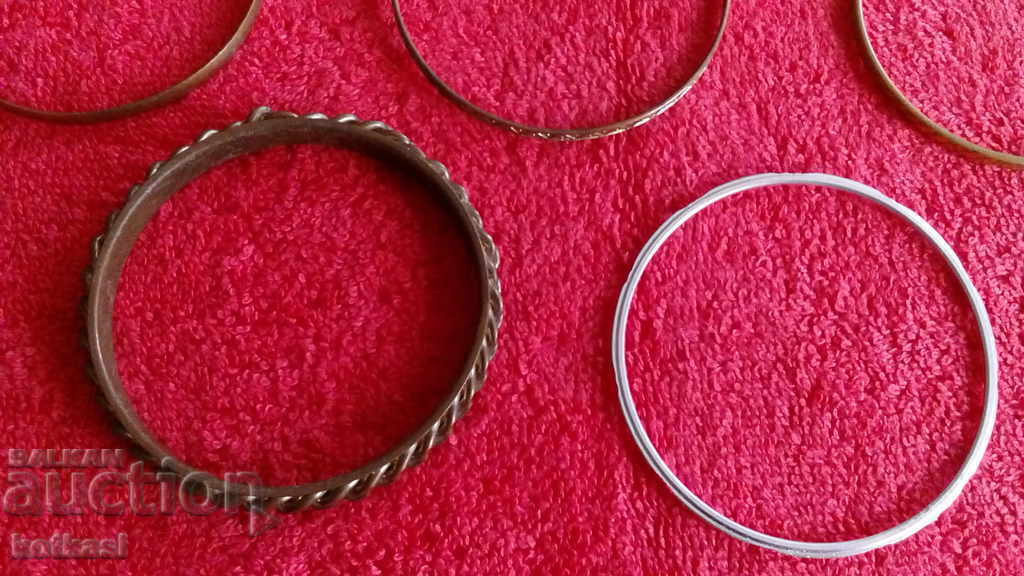 Delivery of Lot 5 old metal bracelets Delivery of Lot 5 old metal bracelets