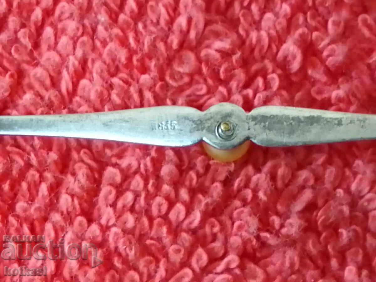 Auction  Old silver brooch semi-precious stone pearl mark